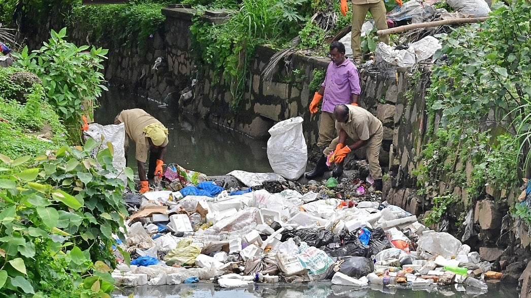 Amayizhanchan Canal: ആമയിഴഞ്ചാൻ തോട്ടിൽ മാലിന്യം തള്ളുന്നത് തുടരുന്നു; സ്വമേധയാ കേസെടുത്ത് മനുഷ്യാവകാശ കമ്മീഷൻ